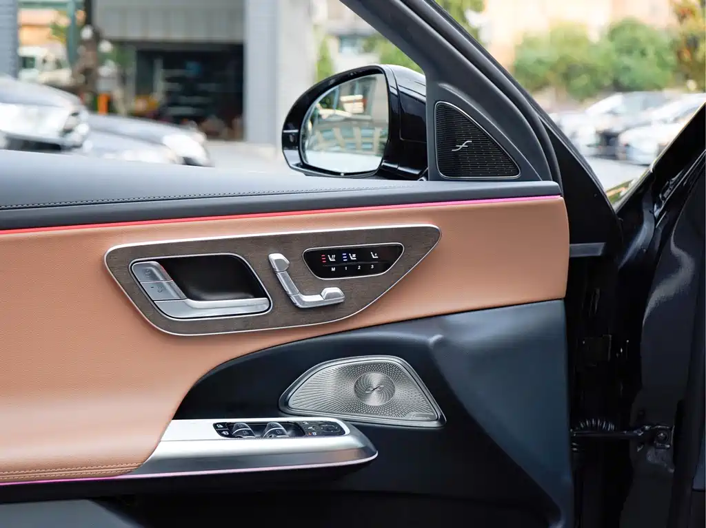 Mercedes-Benz E-Class — миниатюра 14