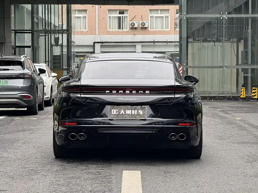 PORSCHE PANAMERA