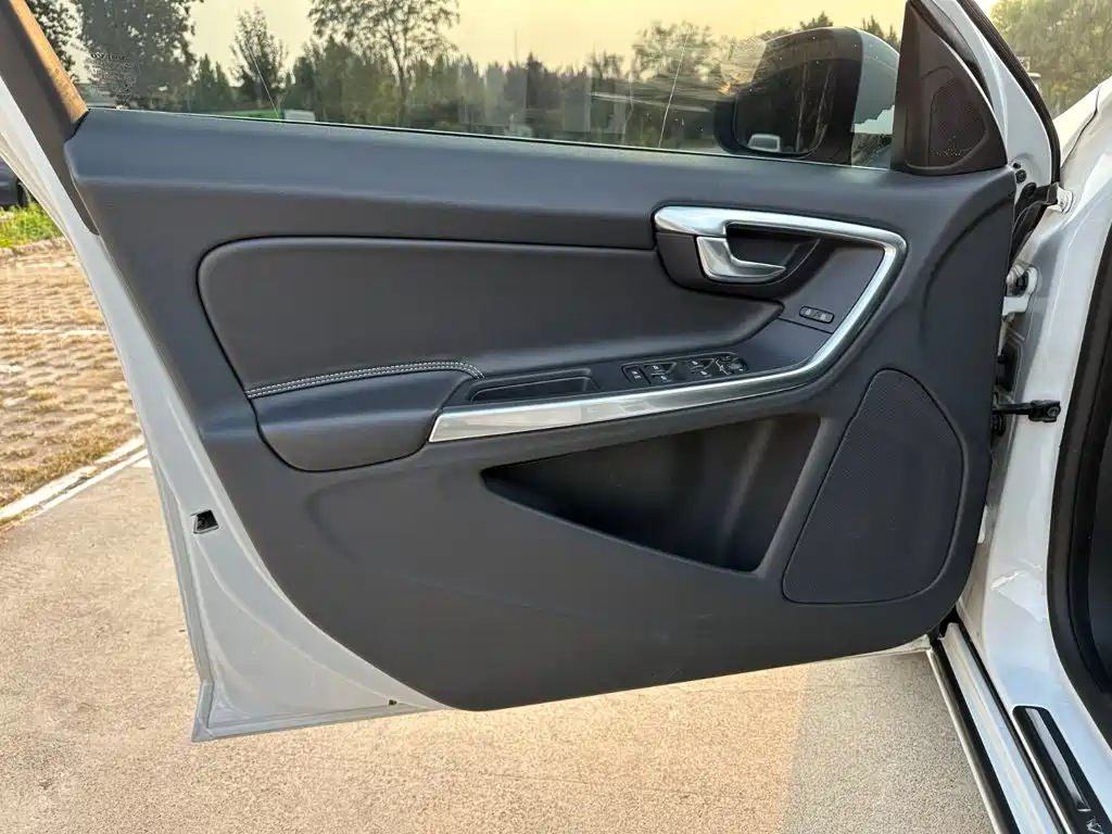 Volvo V60 — миниатюра 12