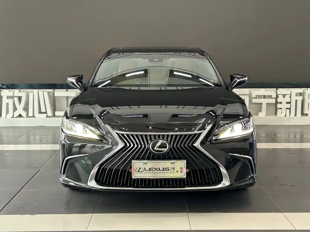 Lexus ES 2018 260 V