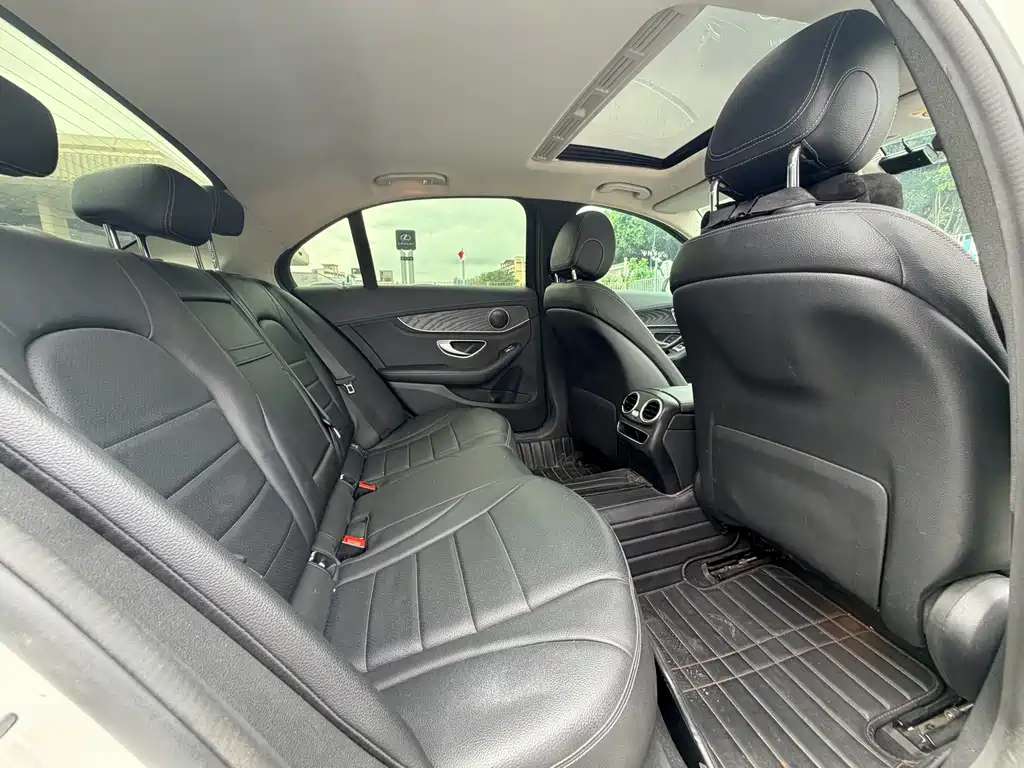 Mercedes-Benz C-Class — миниатюра 12