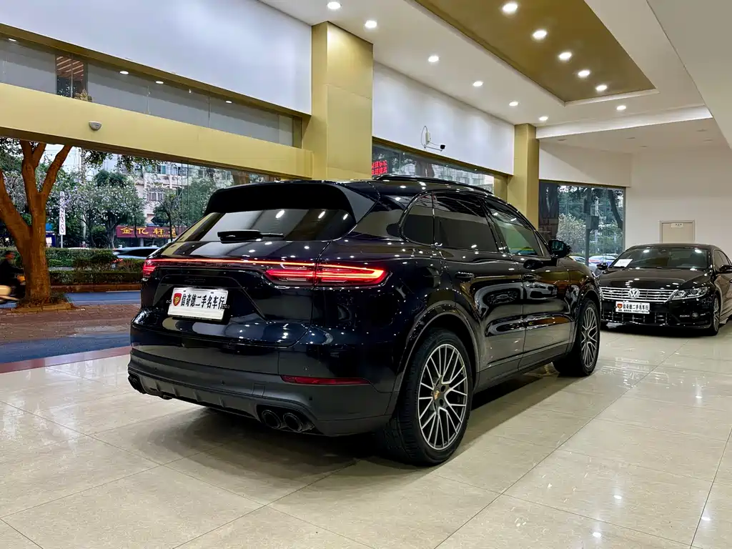 PORSCHE CAYENNE