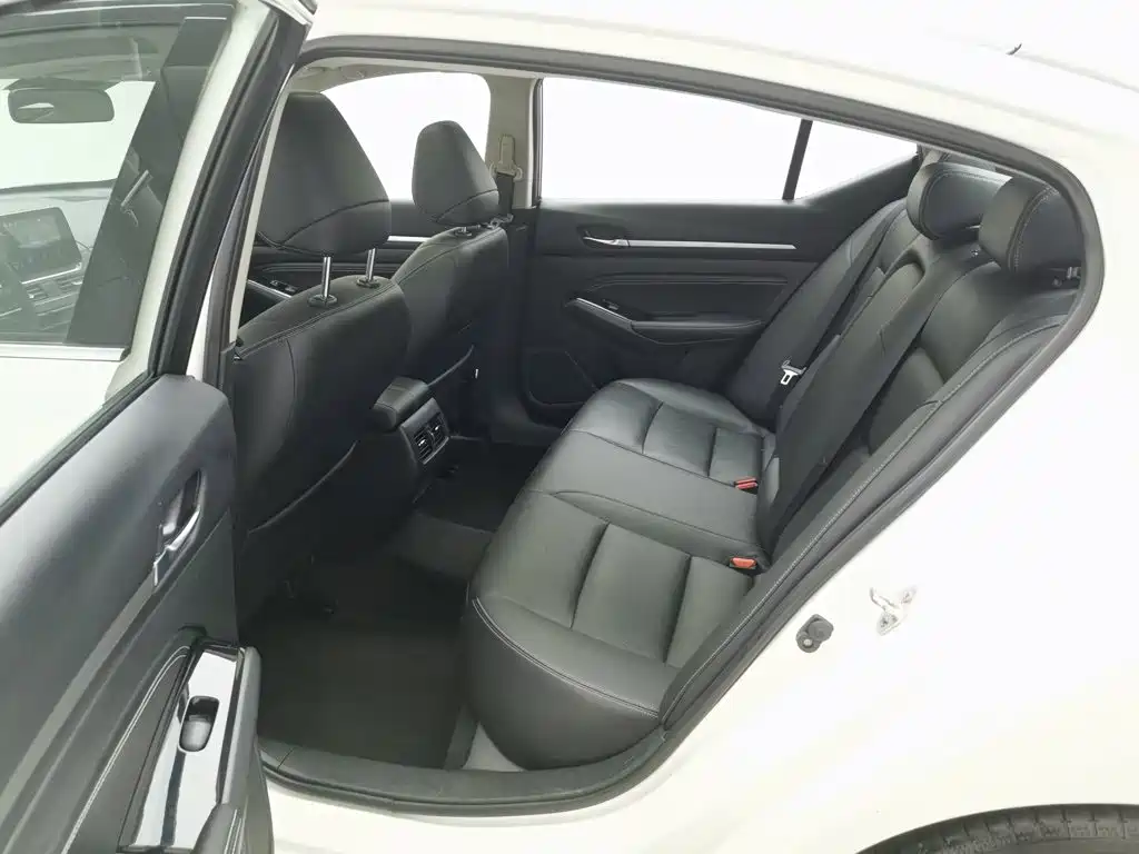 Nissan Teana — миниатюра 15