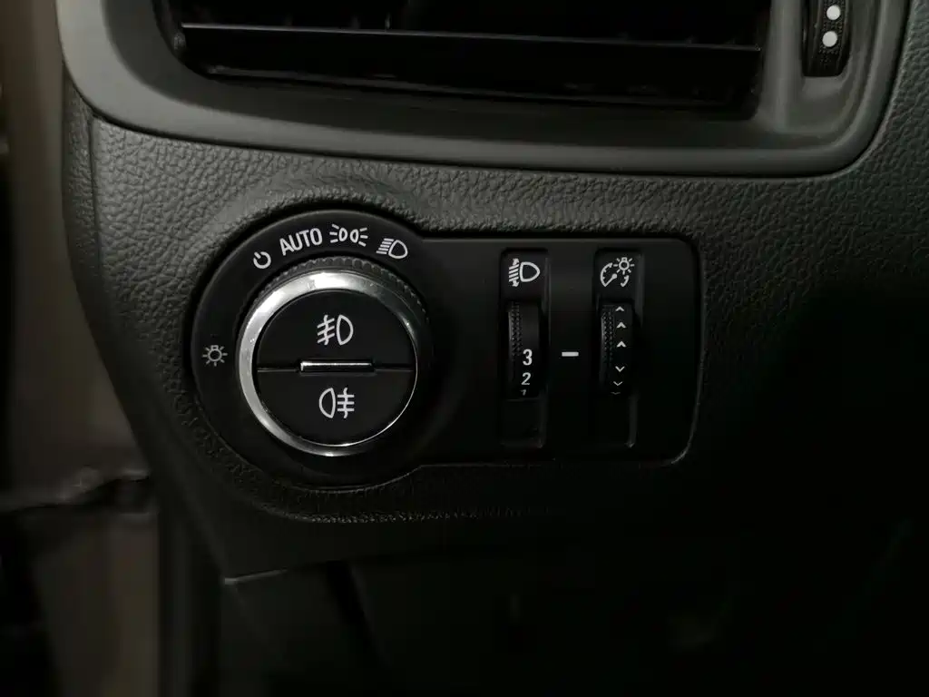 Buick Envision Plus — миниатюра 21