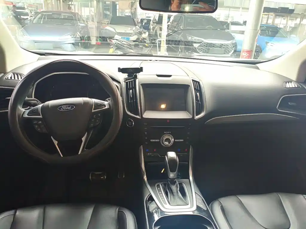 Ford Edge — миниатюра 10