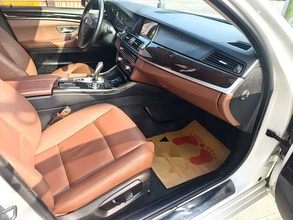 BMW 5 Series — миниатюра 4