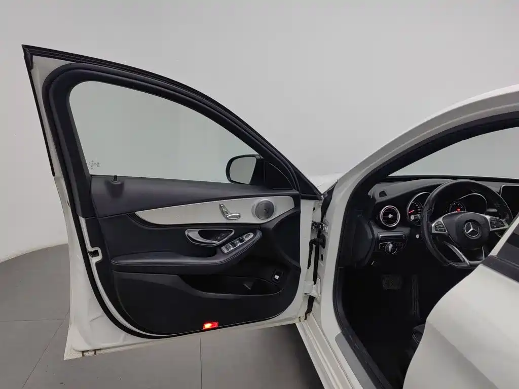 Mercedes-Benz C-Class — миниатюра 8