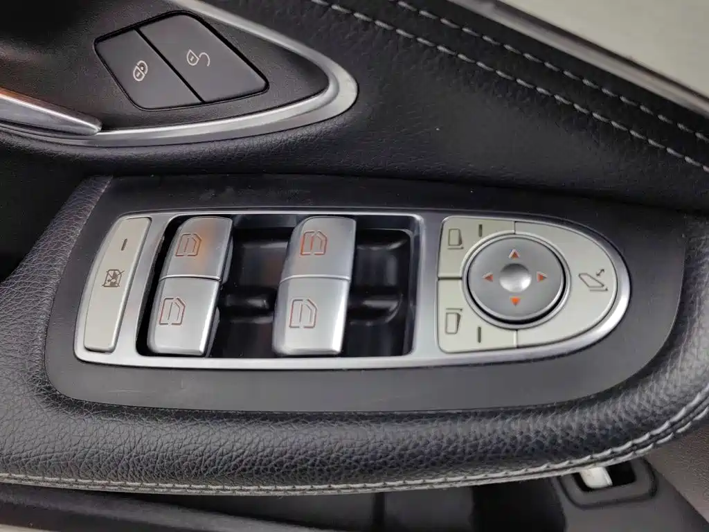 Mercedes-Benz C-Class — миниатюра 9