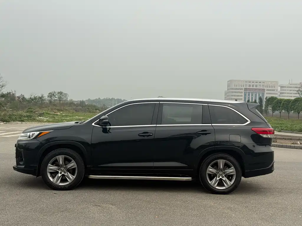 Toyota Highlander 2018 2.0T Luxury 7 мест V