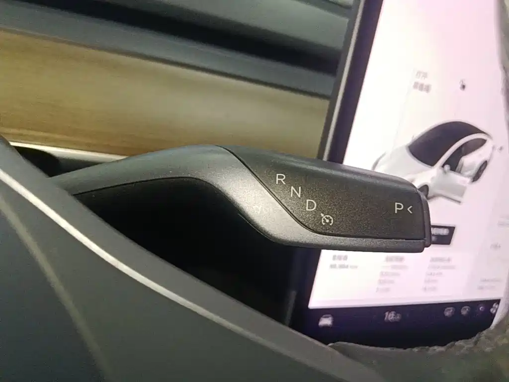 Tesla Model 3 — миниатюра 14