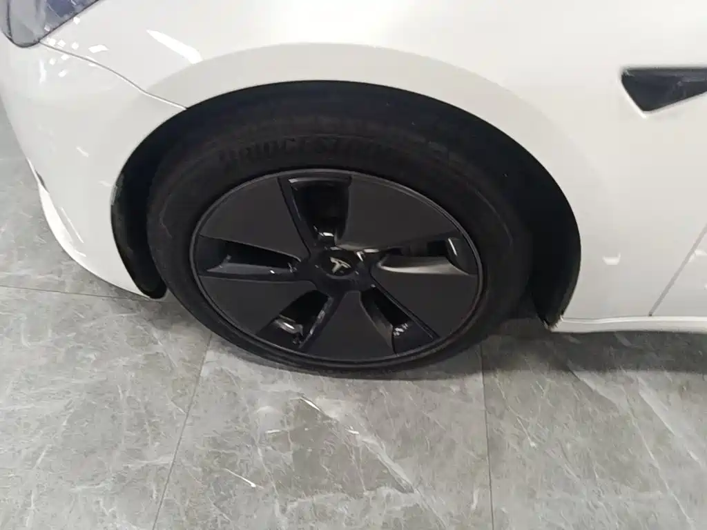Tesla Model 3 — миниатюра 23