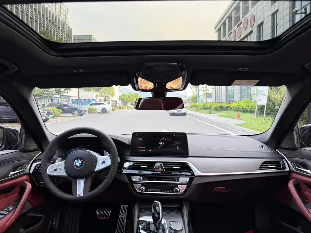 BMW 5 Series — миниатюра 11