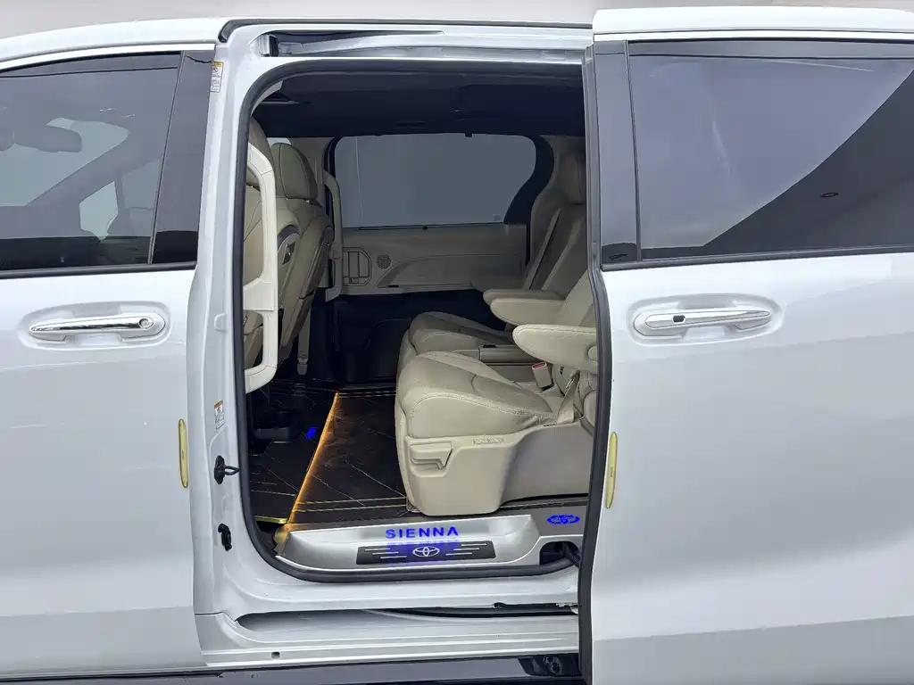 Toyota Sienna — миниатюра 17