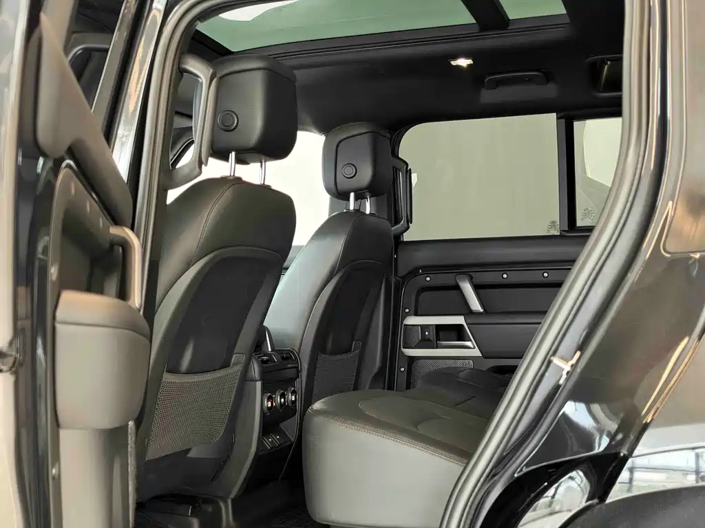 Land Rover Defender — миниатюра 9