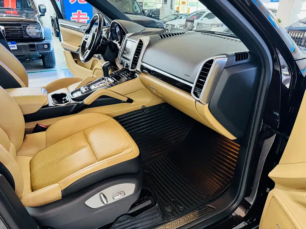Porsche Cayenne — миниатюра 10
