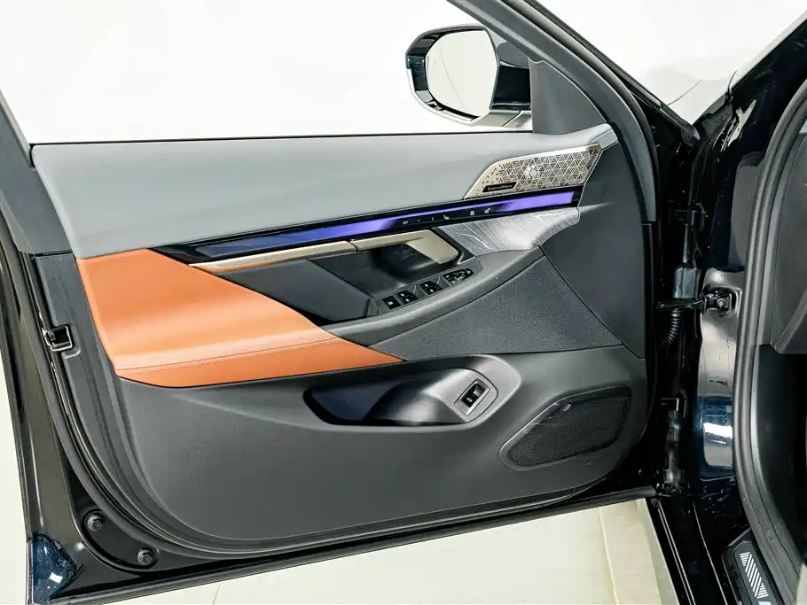 BMW 5 Series — миниатюра 18