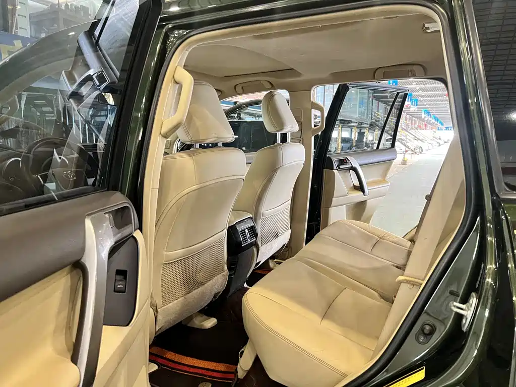 Toyota Land Cruiser Prado 2014 2.7L AT Standard