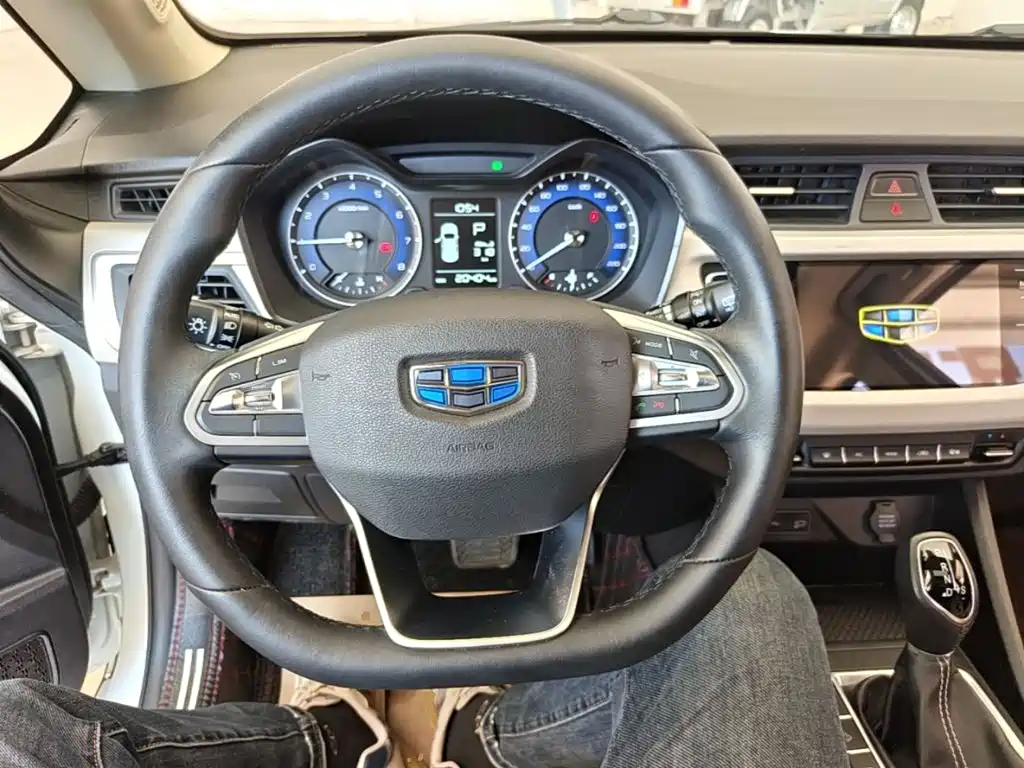 Geely Vision X3 — миниатюра 11