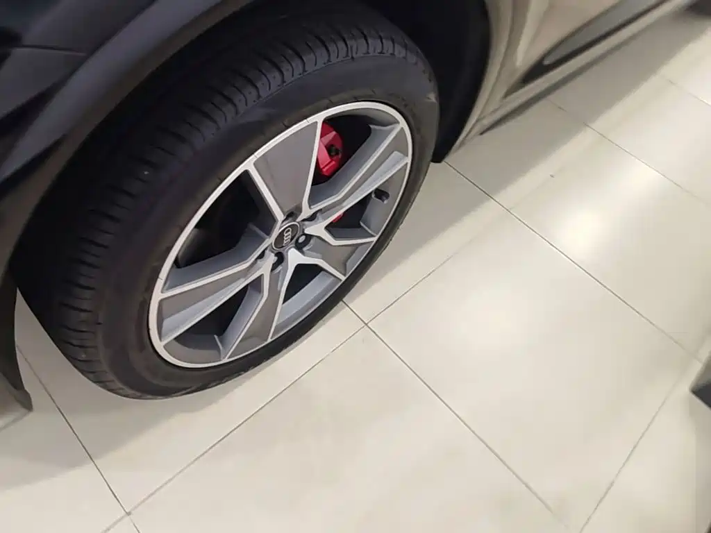 Audi Q5L Sportback — миниатюра 23