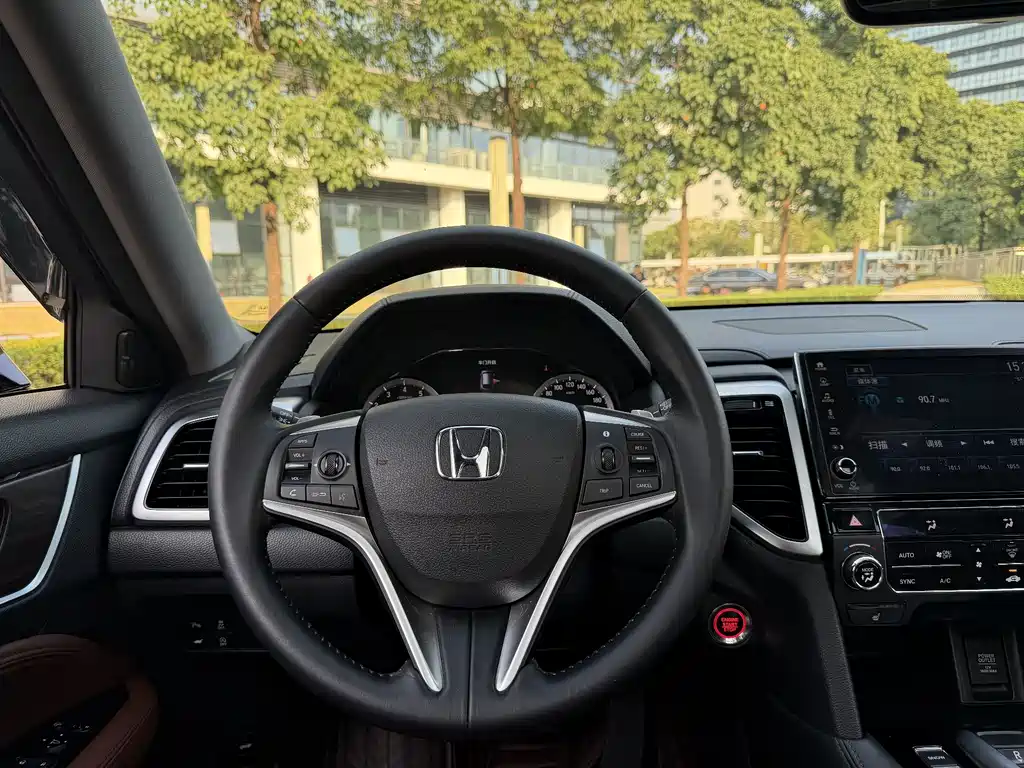 HONDA UR V