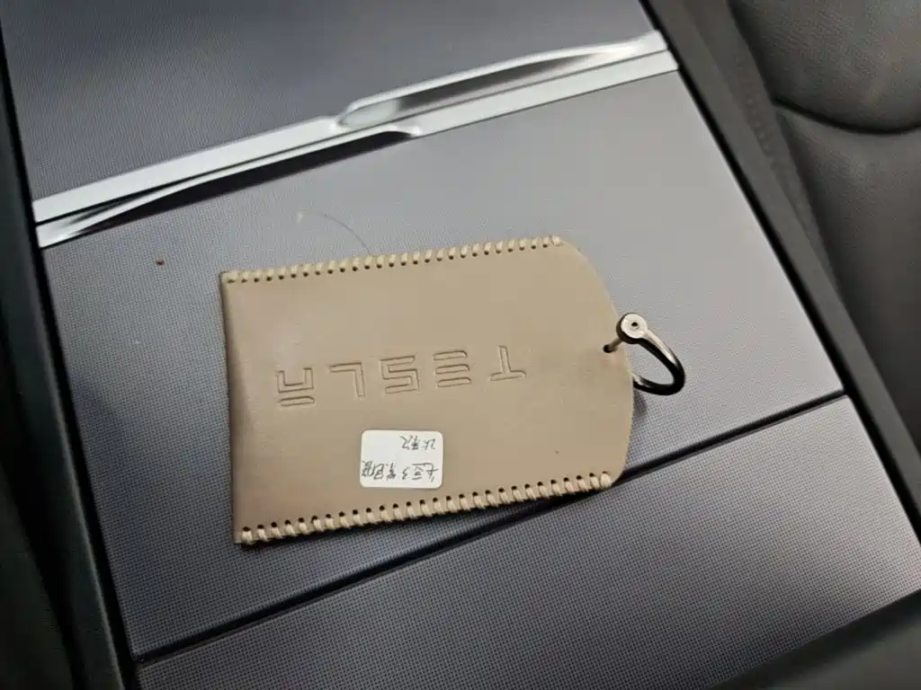 Tesla Model 3 — миниатюра 9