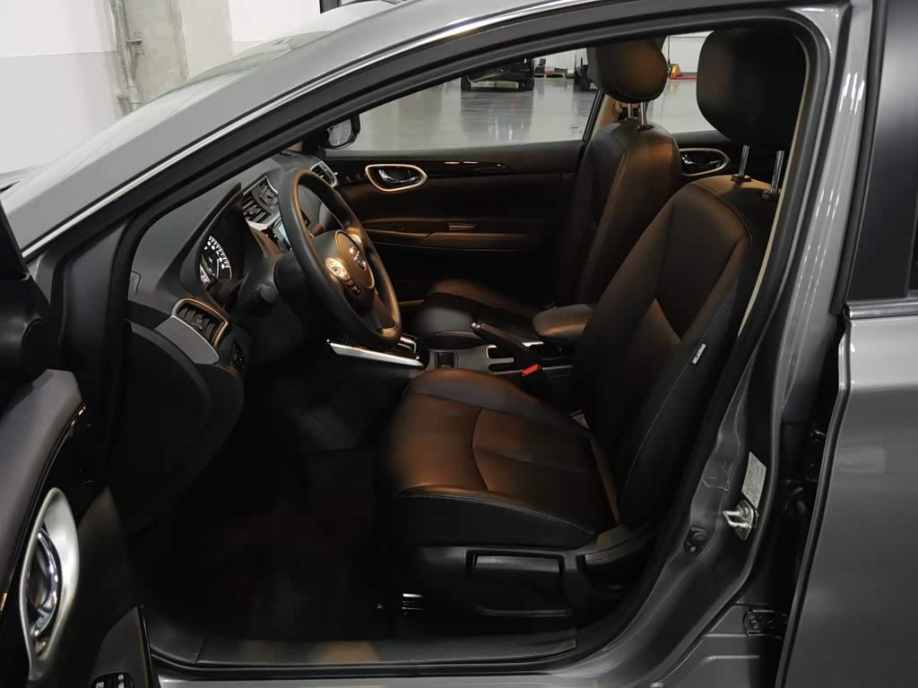 Nissan Sylphy 1.6 л 2023 г. Серебристо-серый, пробег 10000 км