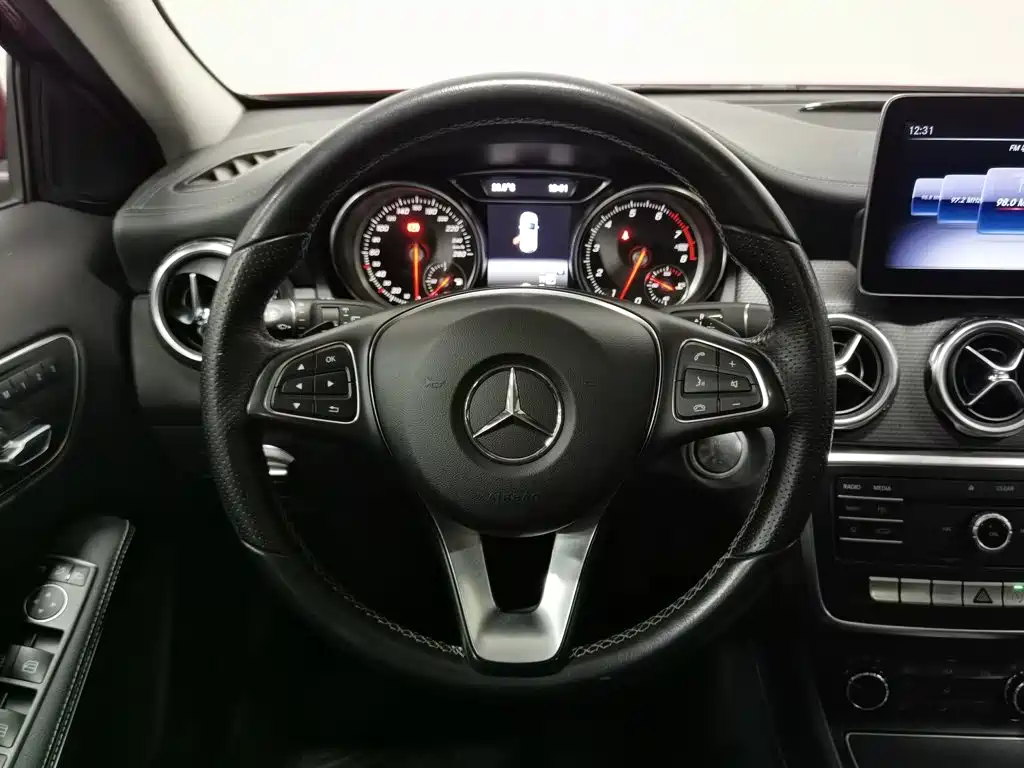 Mercedes-Benz GLA — миниатюра 11