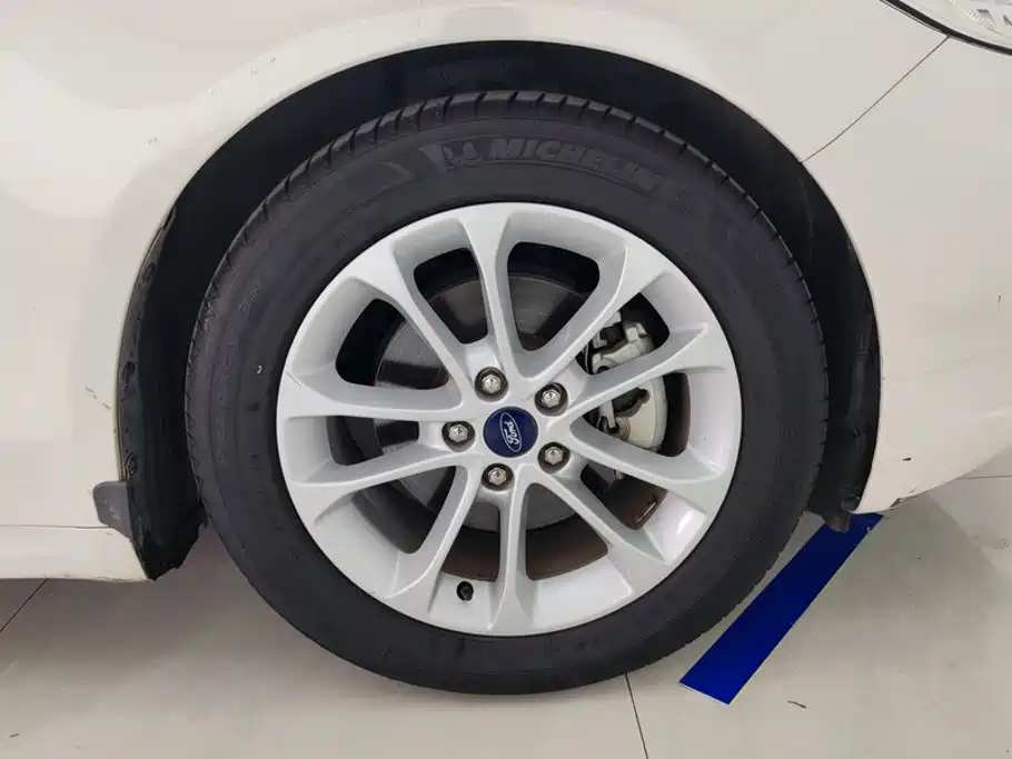 Ford Mondeo — миниатюра 6