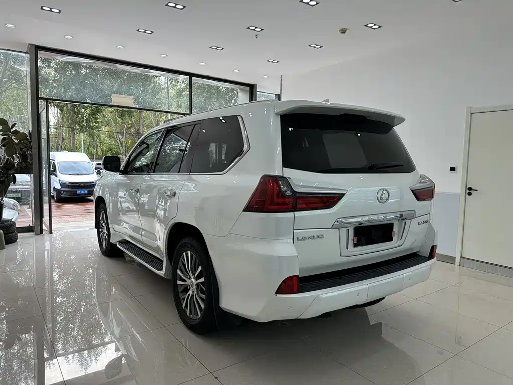 Lexus LX — миниатюра 37