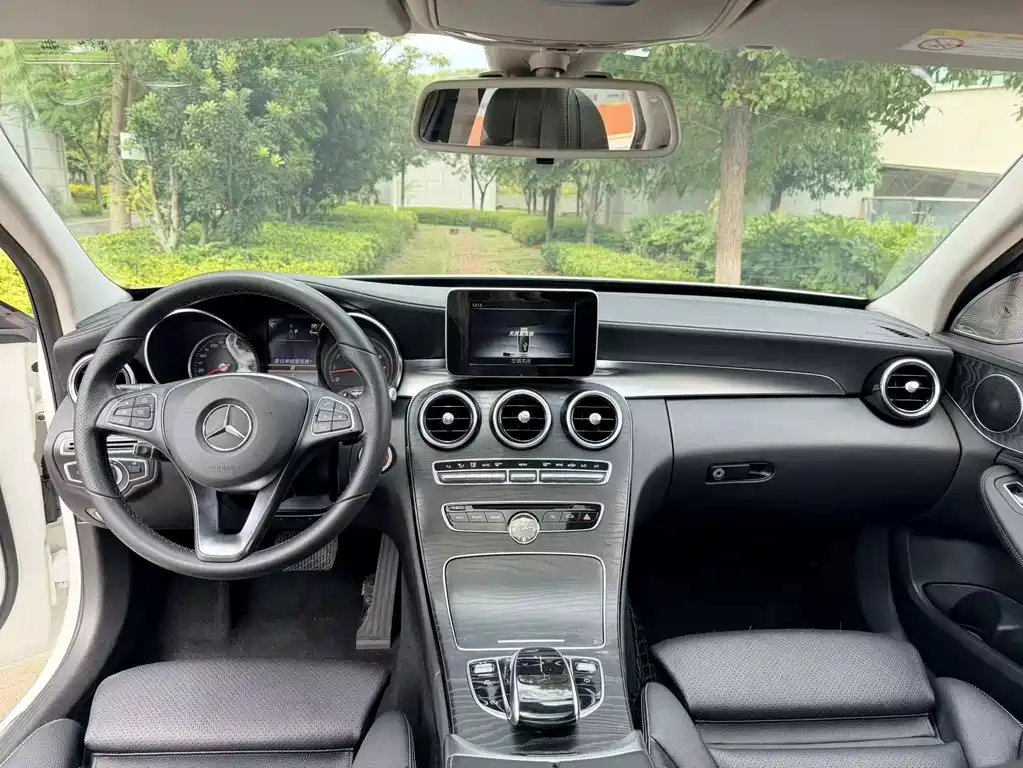 Mercedes-Benz C-Class — миниатюра 11
