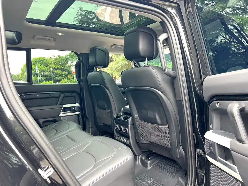 Land Rover Defender — миниатюра 10