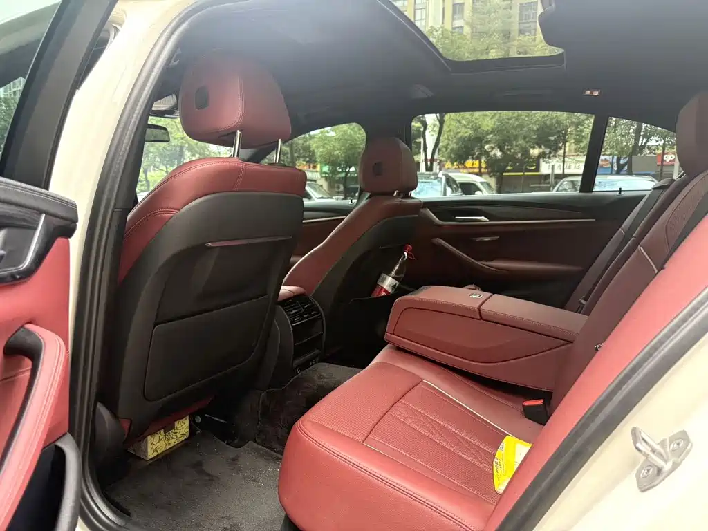 BMW 5 Series — миниатюра 4