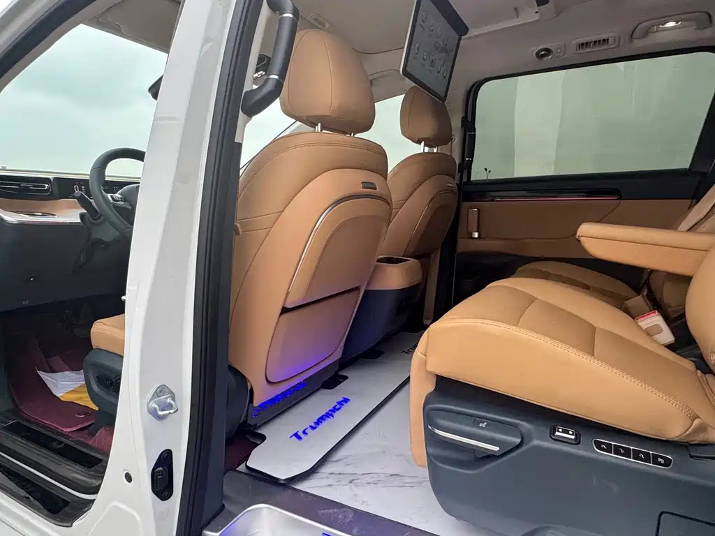 GAC Motor Trumpchi E8 PHEV — миниатюра 12