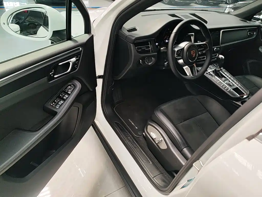 Porsche Macan — миниатюра 16