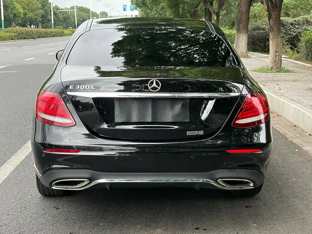 Mercedes-Benz E-Class — миниатюра 5