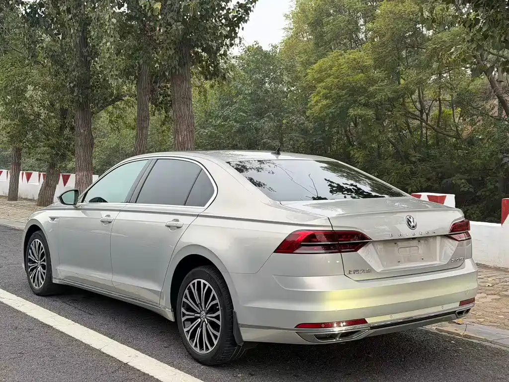 Volkswagen Phideon — миниатюра 5