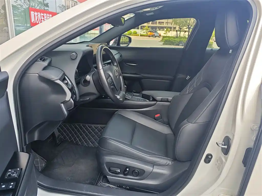 Lexus UX — миниатюра 4