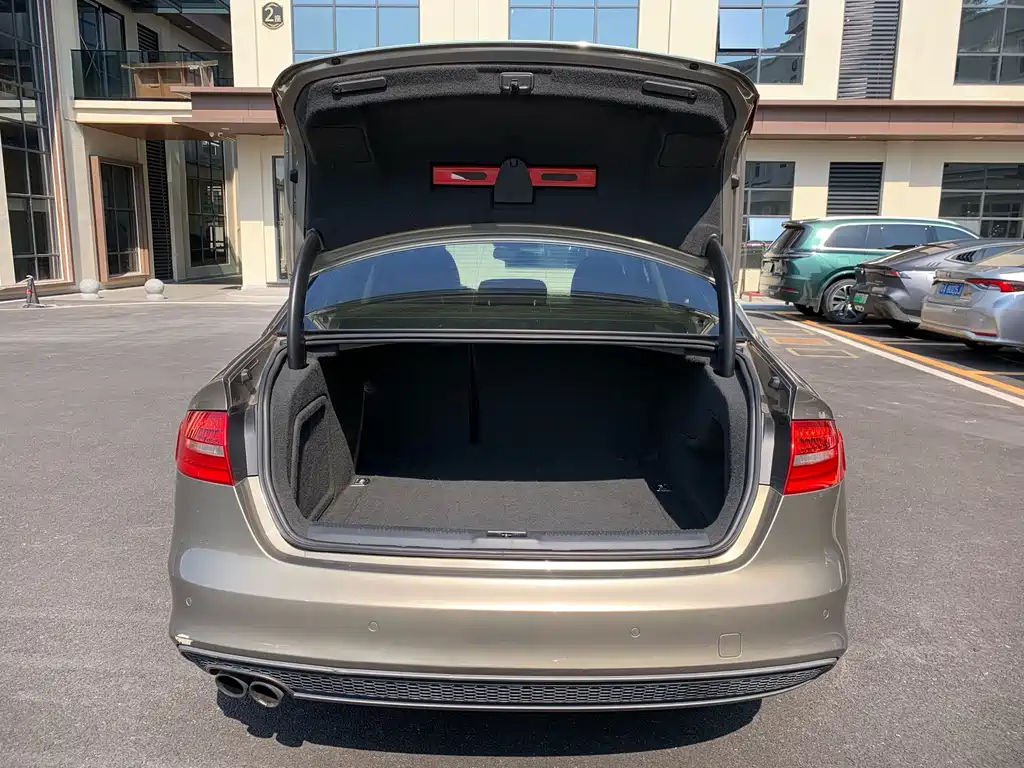 Audi A4L — миниатюра 7