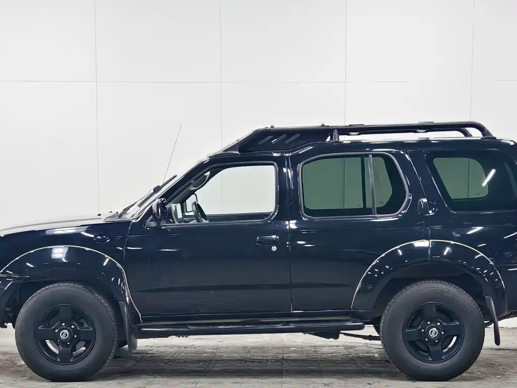 Nissan Paladin — миниатюра 7