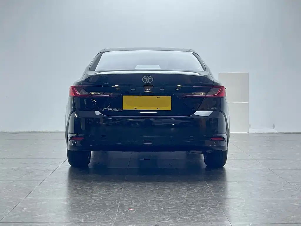 Toyota Camry — миниатюра 5