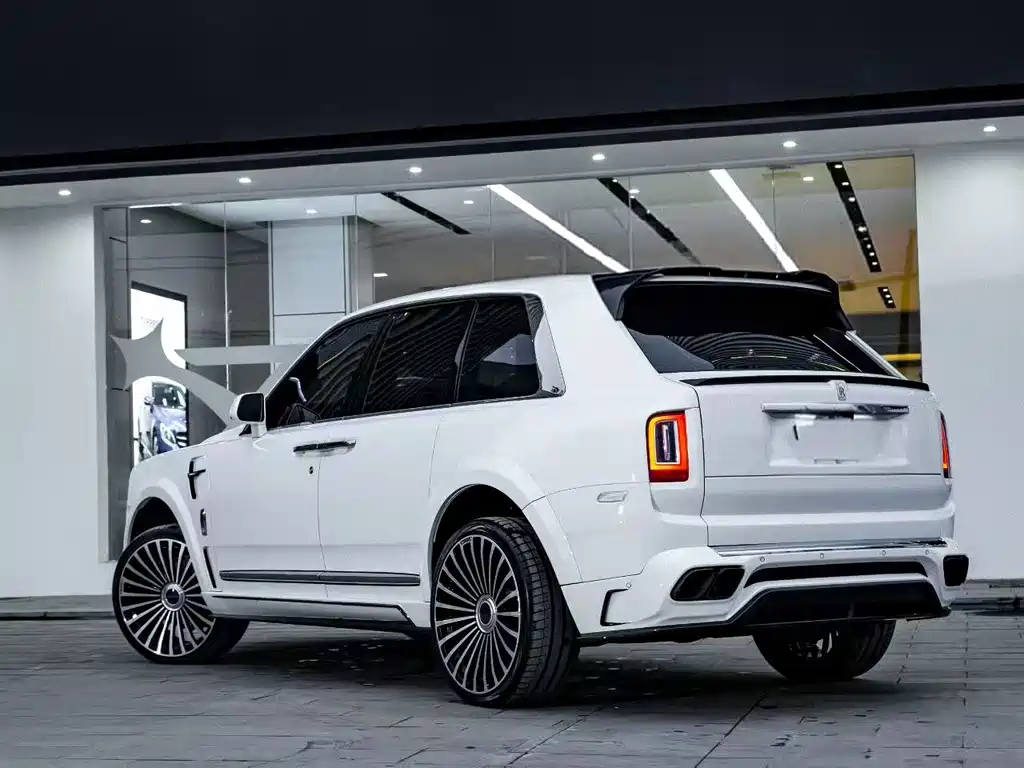 Rolls-Royce Cullinan 2021 мест