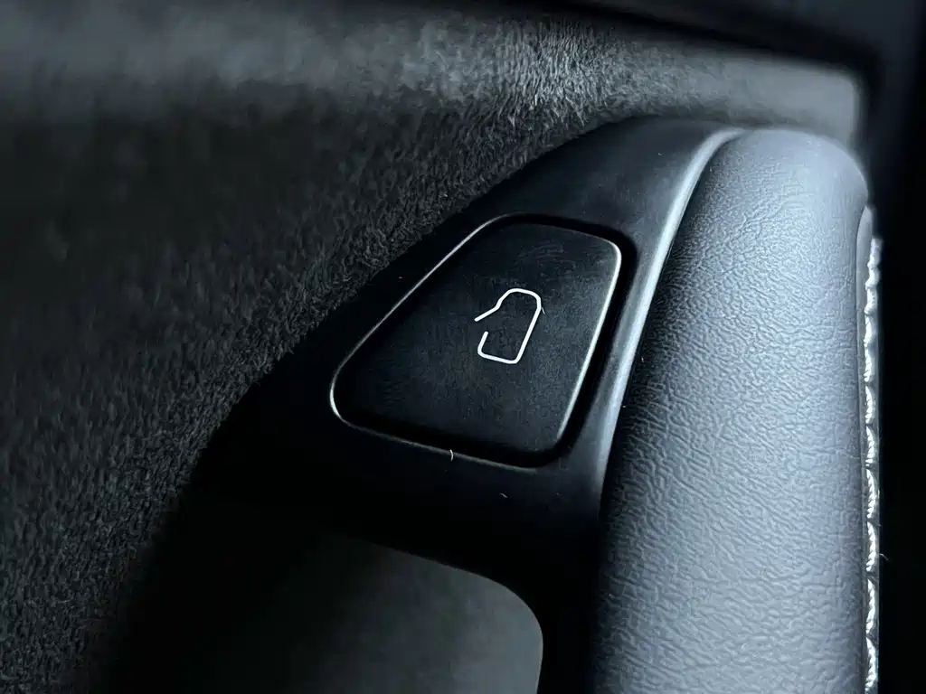 Tesla Model 3 — миниатюра 12