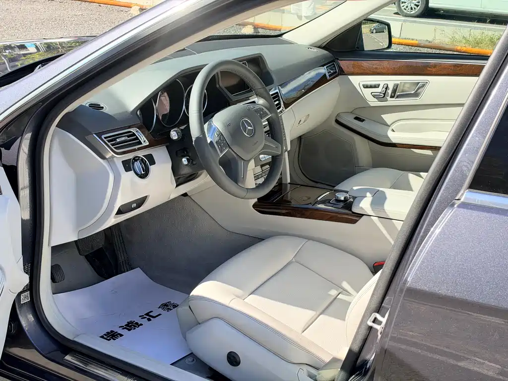 Mercedes-Benz E-Class — миниатюра 9