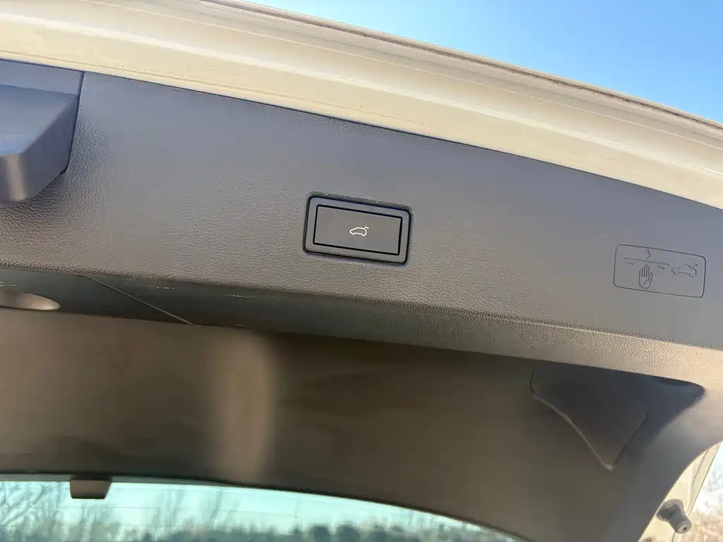 VOLKSWAGEN T ROC EXPLORING SONGS