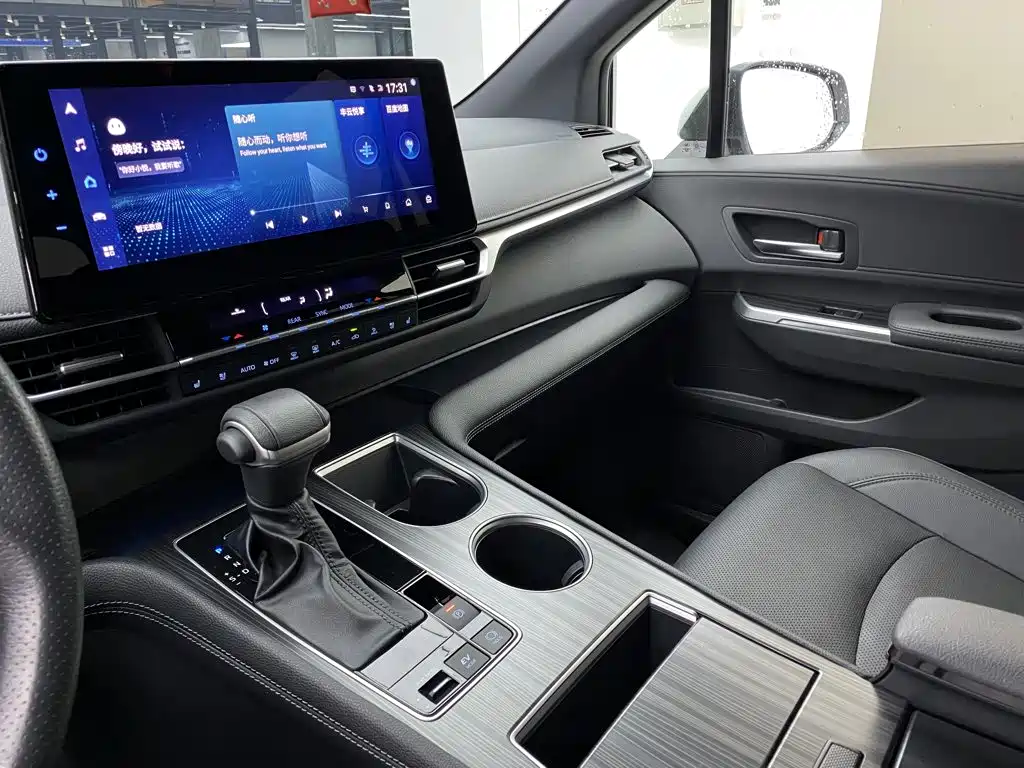 Toyota Sienna — миниатюра 12