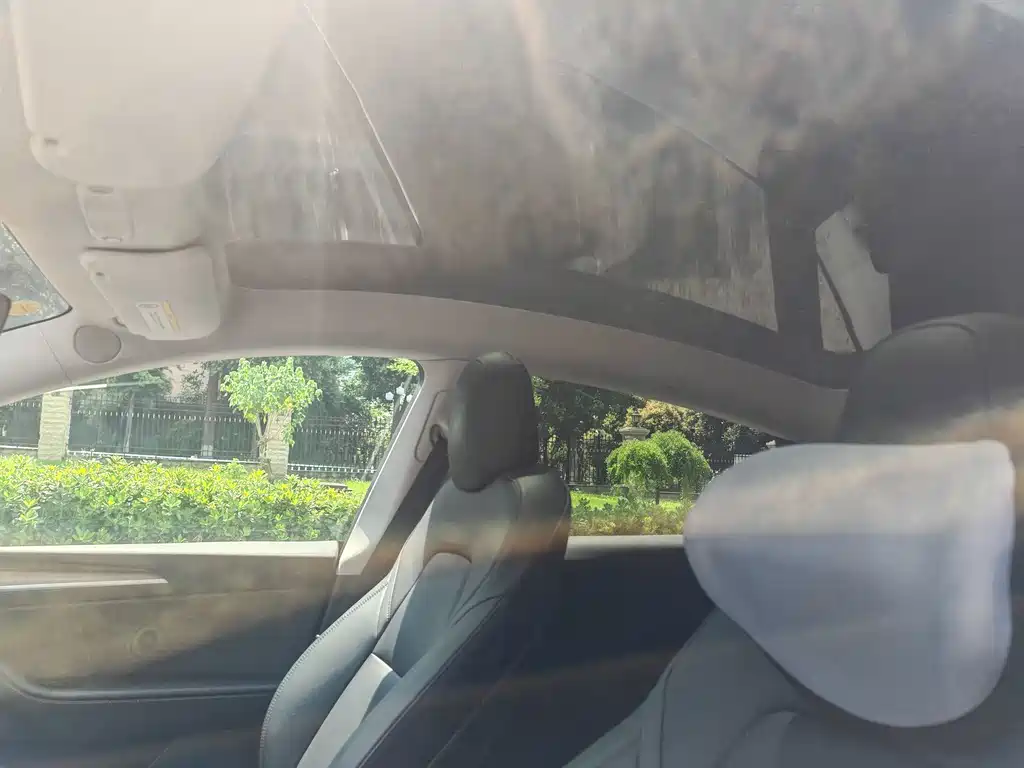 Tesla Model Y — миниатюра 19