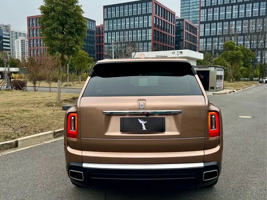 Rolls-Royce Cullinan 2018 мест