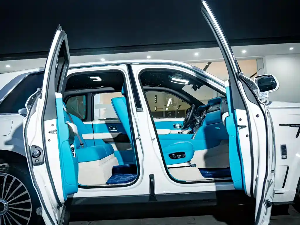 Rolls-Royce Cullinan 2021 мест