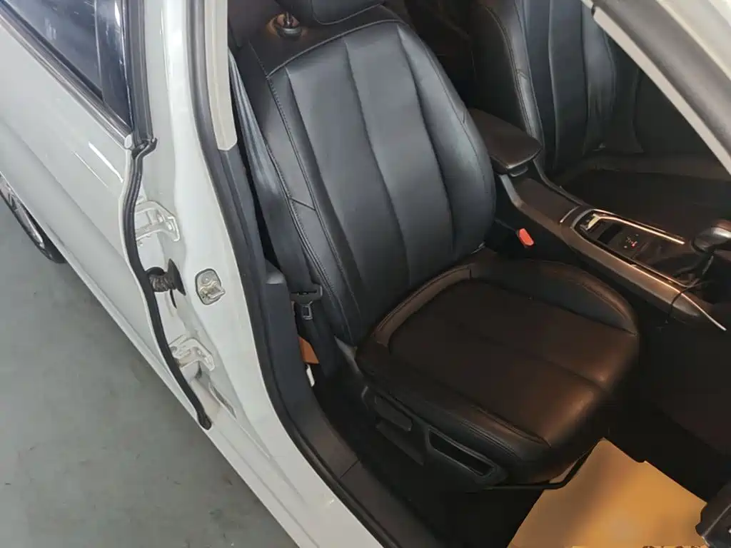 Peugeot 408 — миниатюра 25