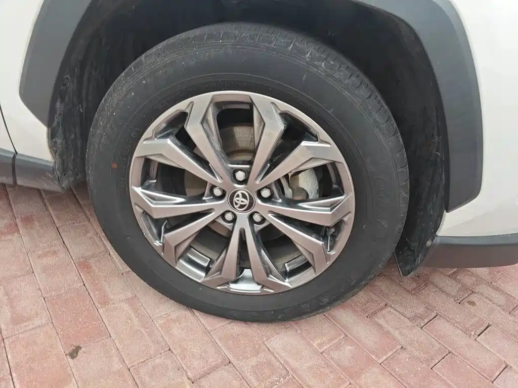 Toyota RAV4 — миниатюра 24